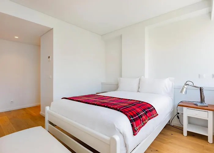 Estrela Modern Flat @ Infante Santo