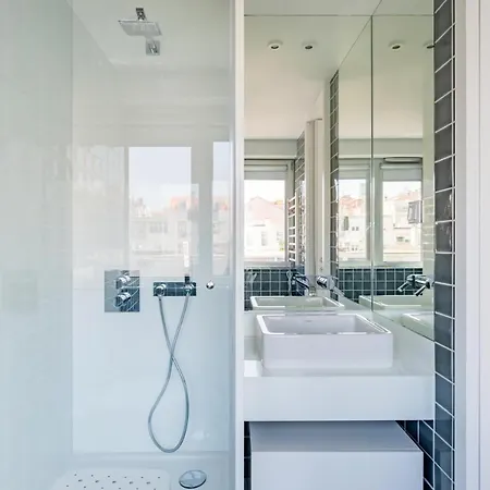 Estrela Modern Flat @ Infante Santo * Lisboa